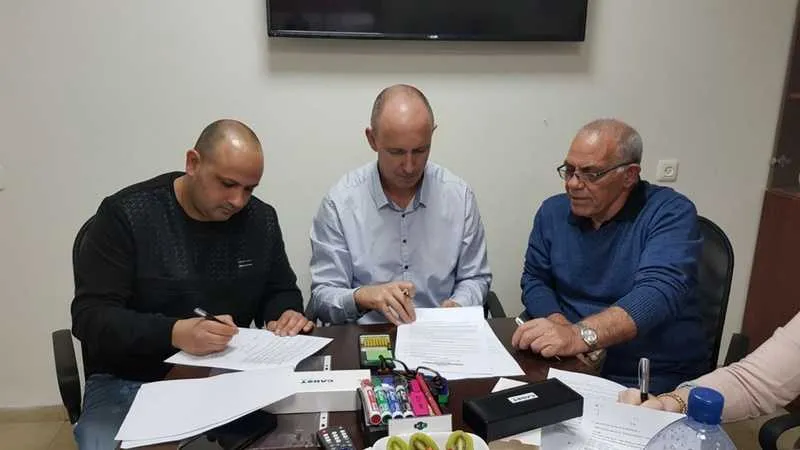 מוטי לוין בחברת יניב ברוך ורמי זערור 