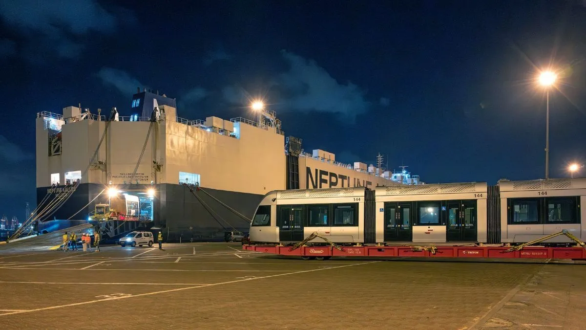 הקרונות הראשונים של הקו הסגול הגיעו לנמל חיפה