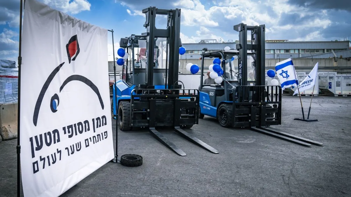 מסוף המטענים בנתב״ג בממן עבר לצי מלגזות חשמליות