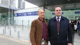 השר כץ ומנכ״ל הרכבת שחר איילון בתחנת סבידור צילום: פז בר 