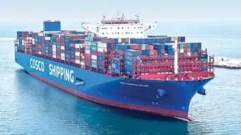 האנייה Cosco Solar