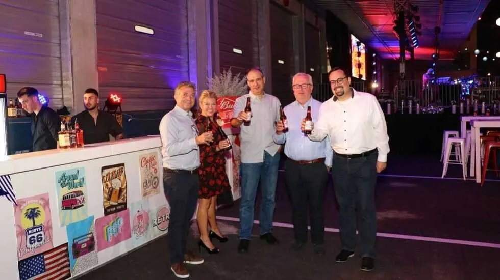 משמאל: נשיא שנקר ארה״ב ובכירים נוספים משנקר
