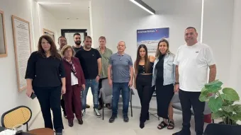 אורגד מזרחי מנכ"ל החברה עם חלק מעובדי החברה