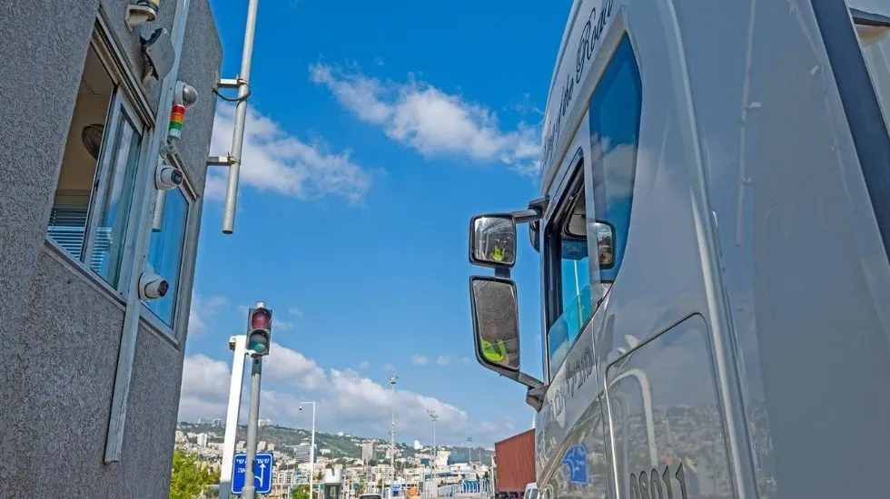 מערכת לזיהוי פני הנהג בכניסה לנמל. מהיר ויעיל 