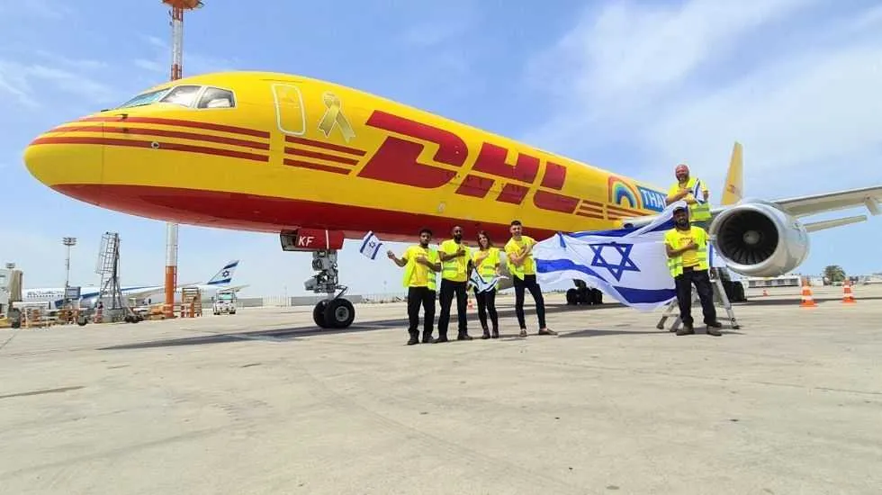 מטוס DHL Express עם הכיתוב Thank You בנתב״ג 