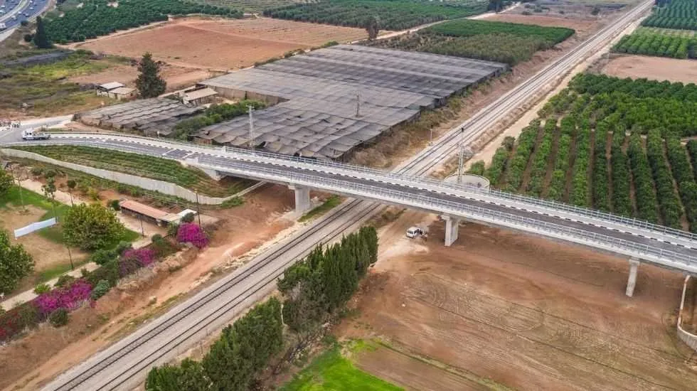 ההפרדה המפלסית. צילום:ואדים לויטן אגף ביצוע רכבת ישראל