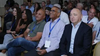 מימין: שאול שניידר, יו״ר הדירקטוריון, ניסן לוי, מנכ״ל חברת הנמל, אלי בר יוסף, סמנכ״ל הלקוחות, ואפרת כהן, ראש מחלקת שירות לקוחות