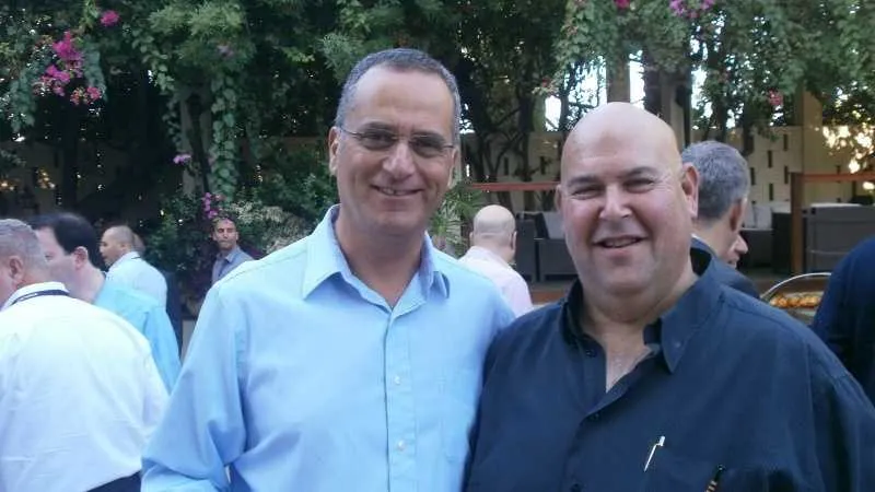 משמאל: אייל מאיו (UPS)