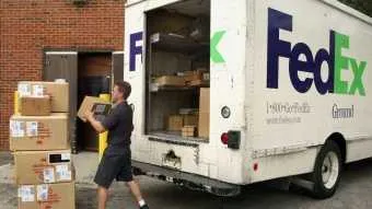 דיווחים: אמזון חוסמת משלוחי Prime דרך FedEx