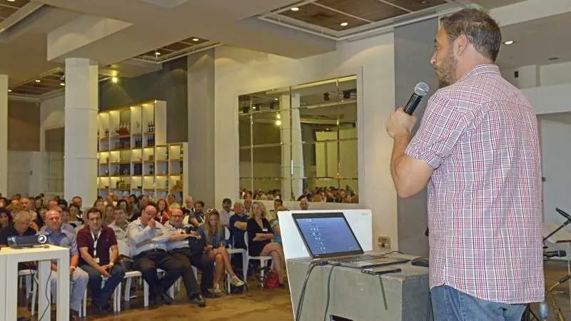 מנחה הארוע, זוהר רום דובר חברת הנמל