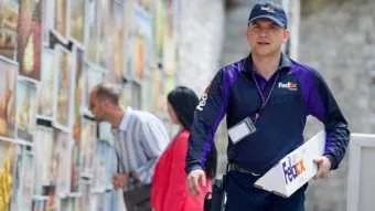 חברת FedEx תובעת את משרד המסחר האמריקאי