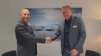 ניר דקל, סמנכ״ל רכבי עבודה לעסקים בכלמוביל, משמאל, בחברת אנדרה שמיץ, מנהל שווקי חוץ -Schmitz Cargobull