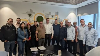 מעמד החתימה על ההסכם בחברת מטרופולין