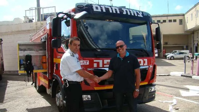 מנדי זלצמן בחברת טפסר אריה רגב