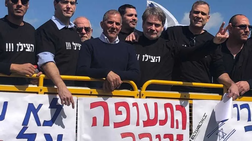 אבי אדרי בהפגנת עובדי אל על. דיונים מרתוניים עם הנהלת החברה