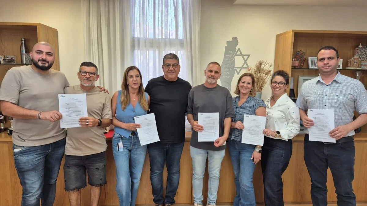 מעמד חתימת ההסכם בחברת פיברו 