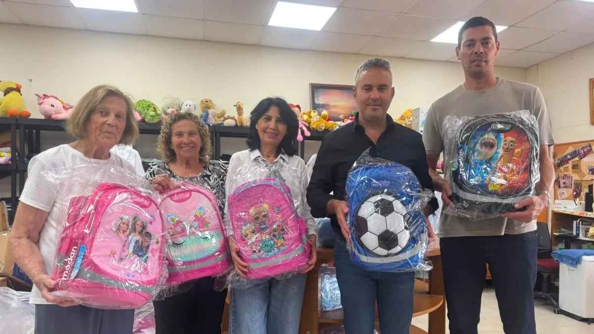 ממשיכים במסורת: נמל חיפה תרם כ-200 ילקוטים לילדי טירת כרמל לקראת שנת הלימודים