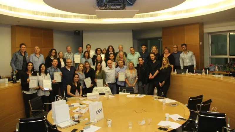 עובדי החברה שסיימו את הקורס בהצלחה 
