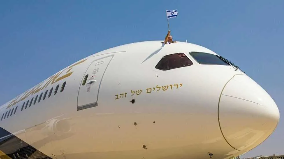 מטוס הדרימליינר ״ירושלים של זהב״ בנתב״ג. צילום: עופר חג׳יוב