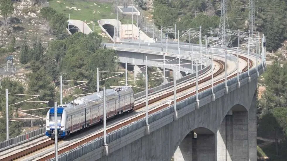 קרונועים חשמליים בנסיעות הרצה בקו המהיר לירושלים 