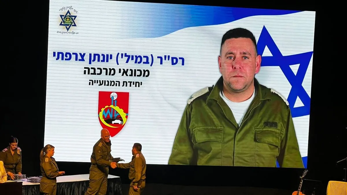 רס״ר (מיל׳) יונתן צרפתי. עובד בנמל אשדוד למעלה מעשור. צילום: אורית צרפתי