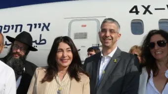 במרכז: שרון קדמי, מנכ״ל רש״ת, ושרת התחבורה רגב, באירוע השקת הטיסות המסחריות של אייר חיפה משדה התעופה בחיפה