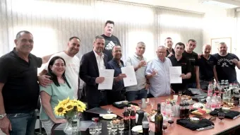 מעמד חתימת ההסכם בחברת צמיגי אליאנס
