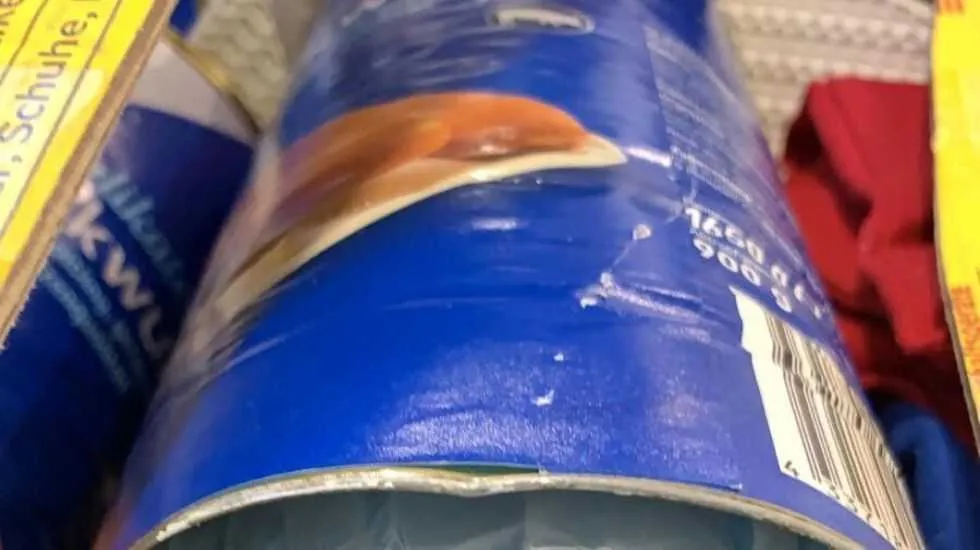 שימורי ״נקניקיות״ בהם הוסלקו הסמים 