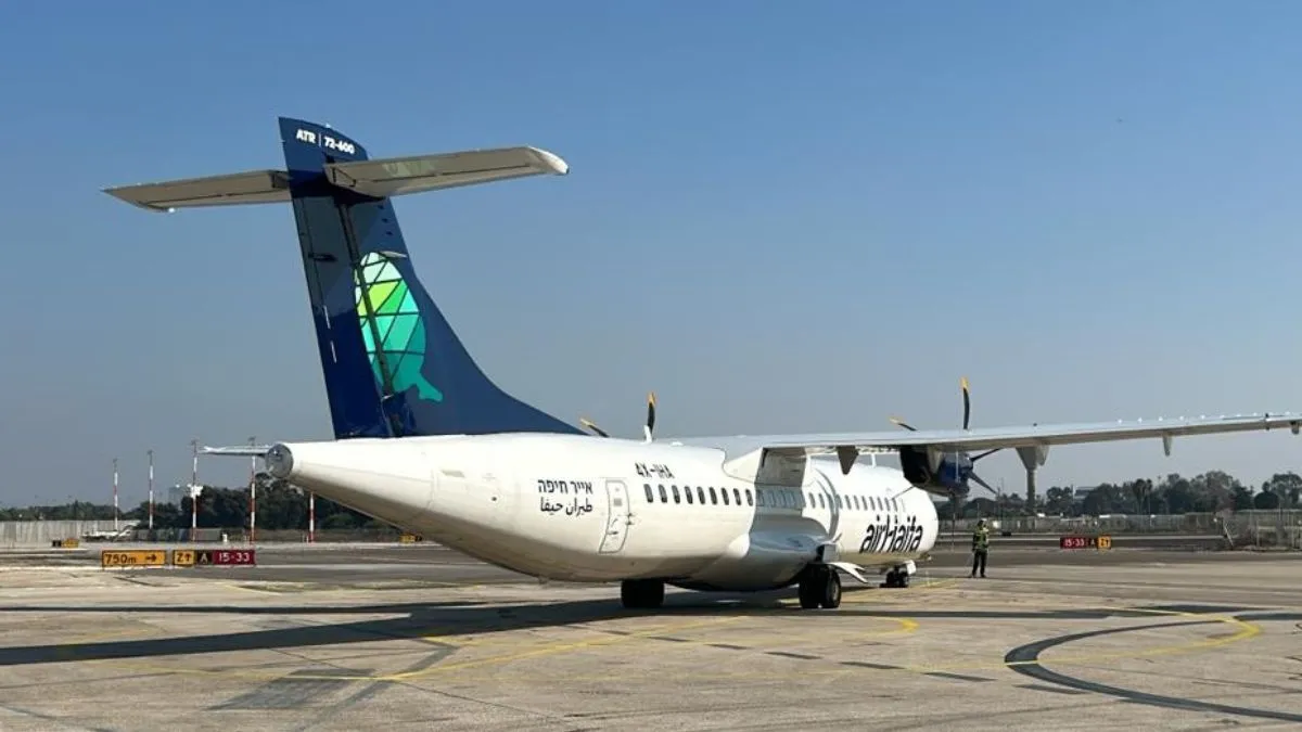 מטוס אייר חיפה לפני המראה ראשונה לאתונה משדה התעופה חיפה