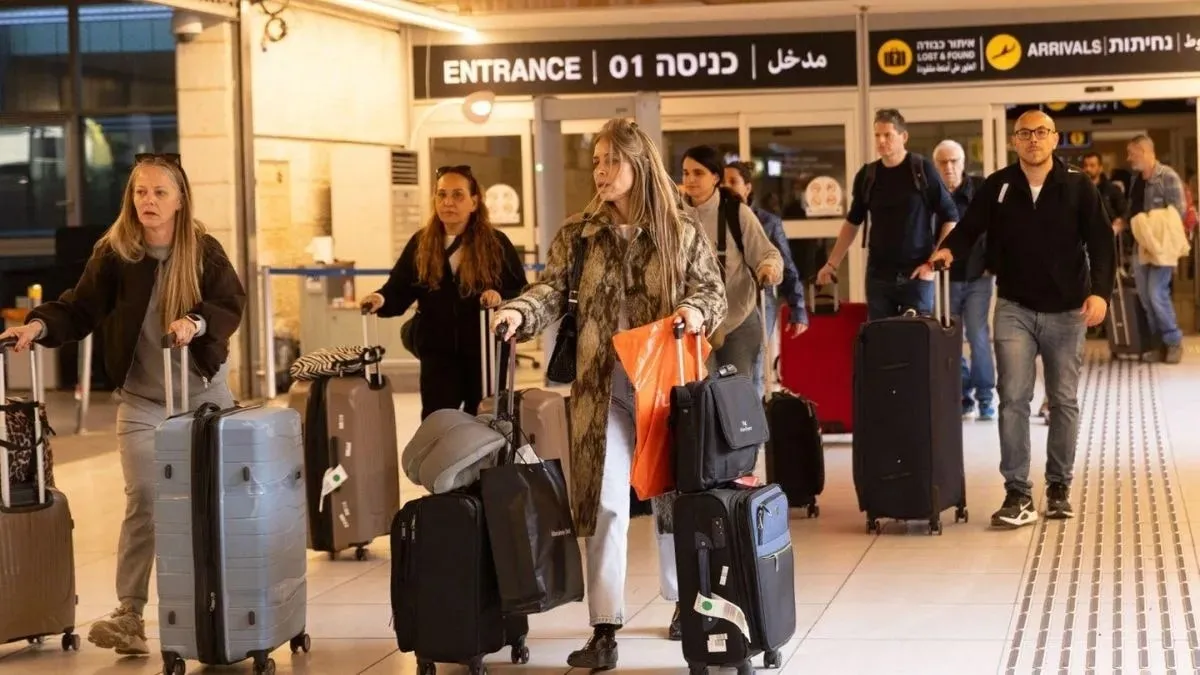 שיא קיץ בנתב"ג: כ-101 אלף נוסעים היום; עומסים כבדים בחניונים