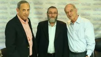 מימין: אוריאל לין, משה גפני ושמואל פרנקל. צילום: שלומי מזרחי
